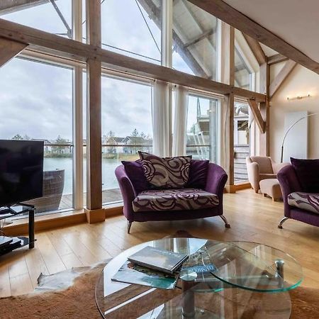 Villa Otters Holt Somerford Keynes Exterior foto