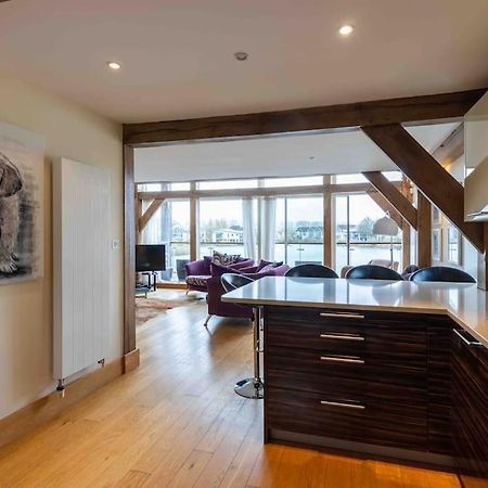 Villa Otters Holt Somerford Keynes Exterior foto