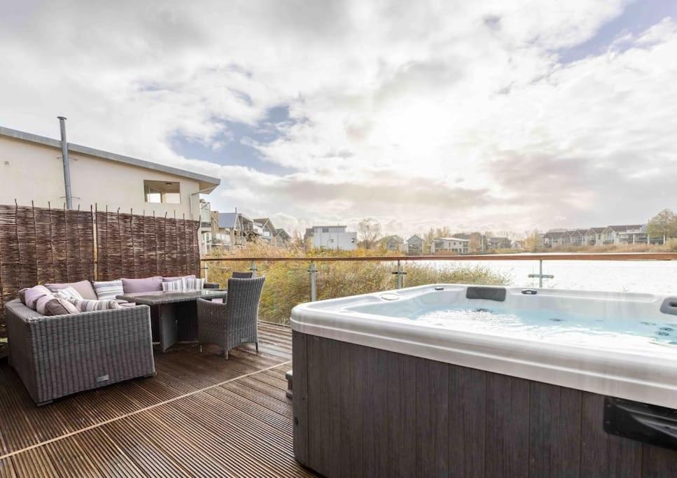 Villa Otters Holt Somerford Keynes Exterior foto