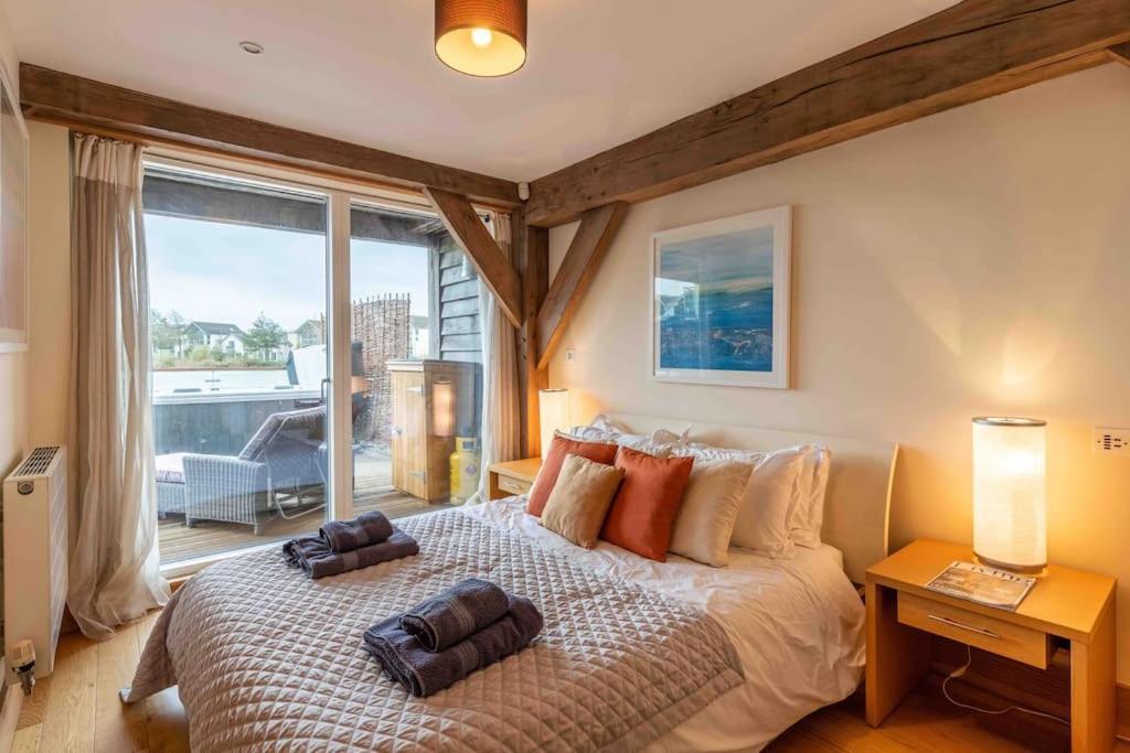 Villa Otters Holt Somerford Keynes Exterior foto