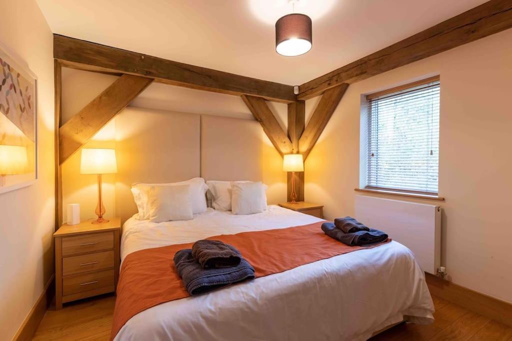 Villa Otters Holt Somerford Keynes Exterior foto