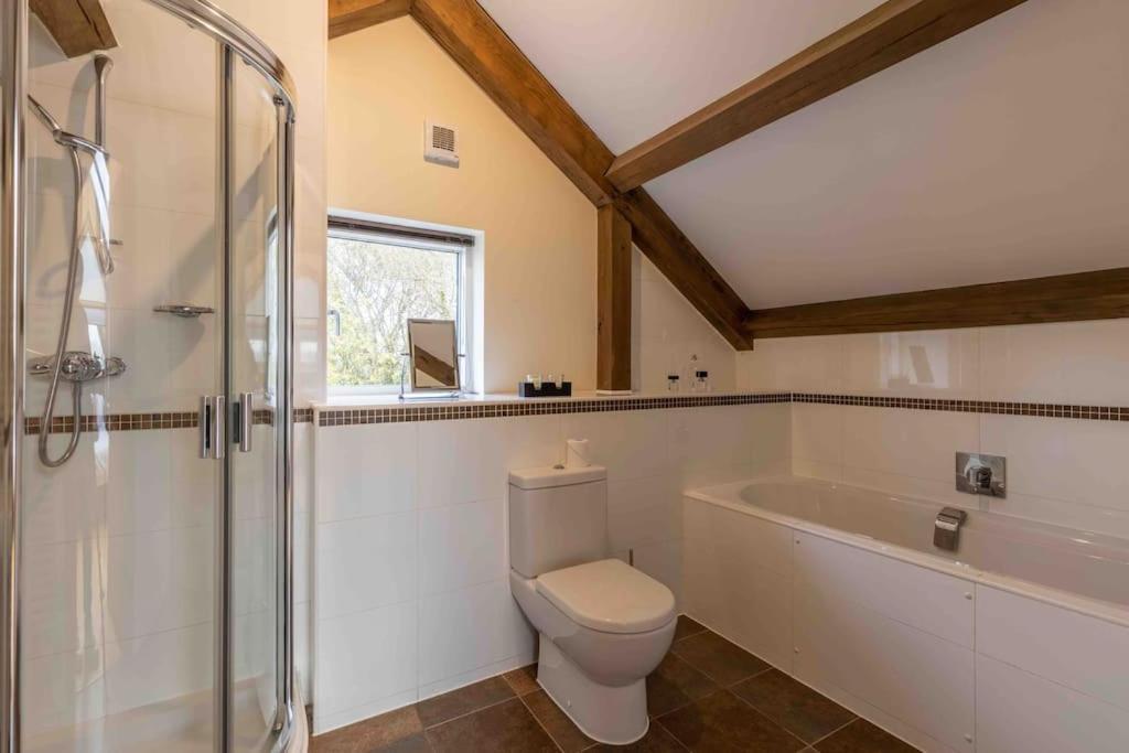Villa Otters Holt Somerford Keynes Exterior foto