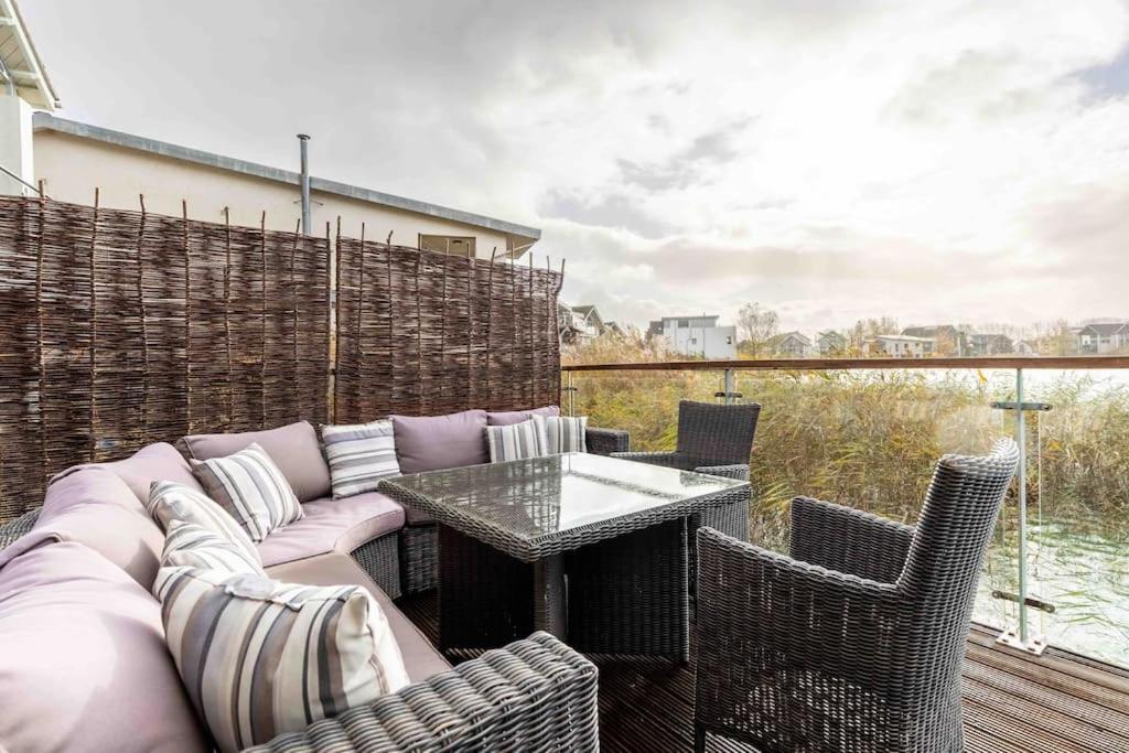 Villa Otters Holt Somerford Keynes Exterior foto