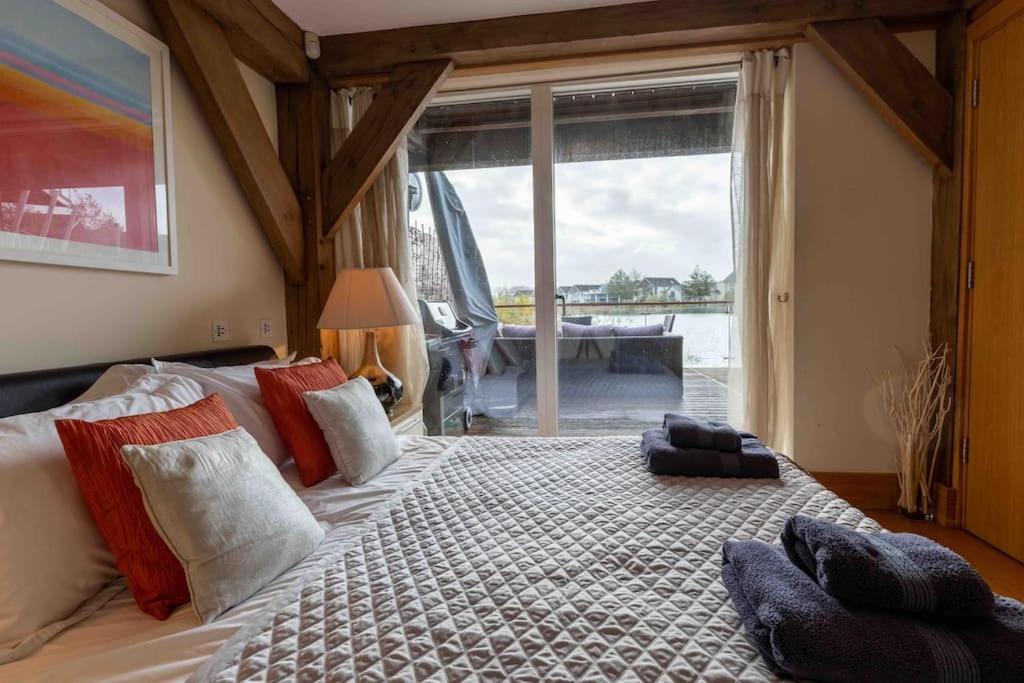 Villa Otters Holt Somerford Keynes Exterior foto