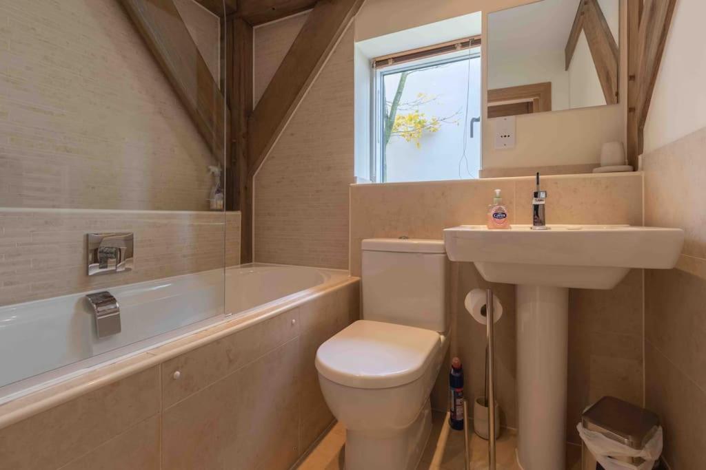 Villa Otters Holt Somerford Keynes Exterior foto