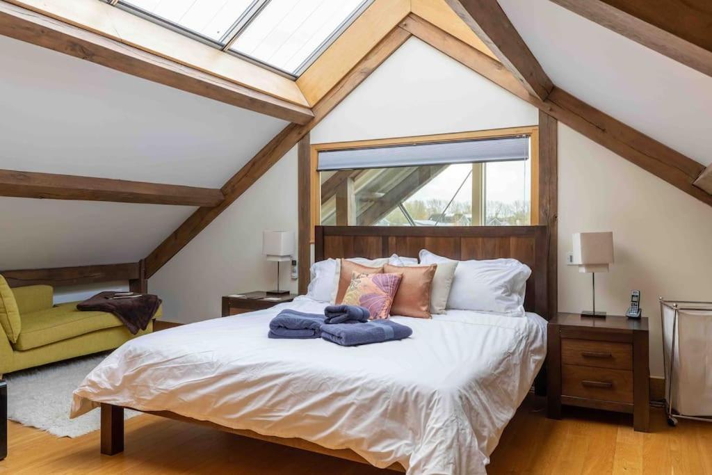 Villa Otters Holt Somerford Keynes Exterior foto
