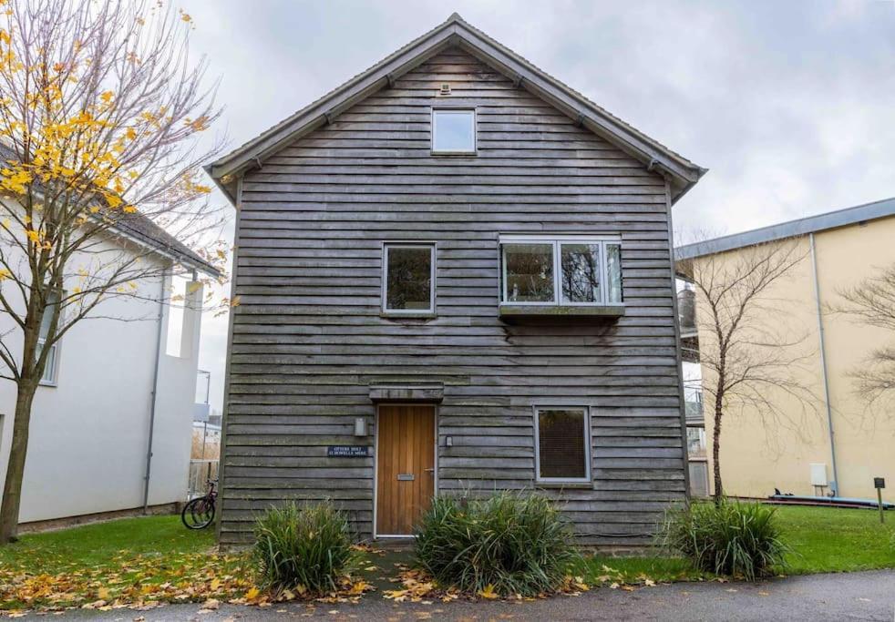 Villa Otters Holt Somerford Keynes Exterior foto