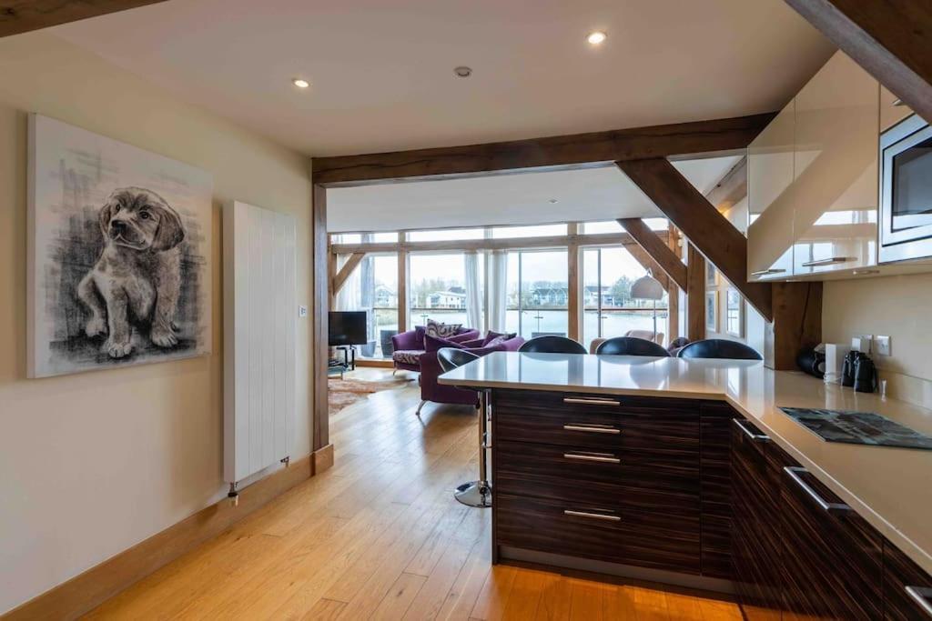Villa Otters Holt Somerford Keynes Exterior foto